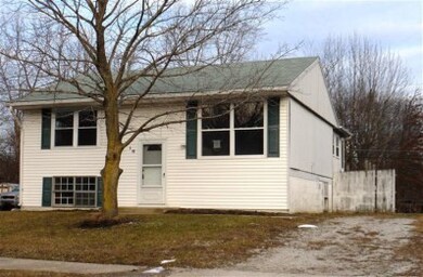 916 Willow Spring Dr, Michigan City, IN 46360 - photo 2