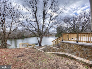 174 Lake Shore Dr, Colonial Beach, VA 22443 - photo 4