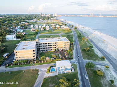 4640 W Beach2