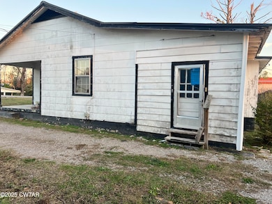 464 Peach St, Selmer, TN 38375 - photo 4