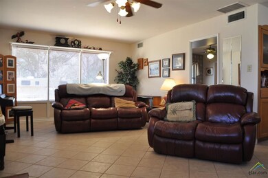 325 E Amherst Dr, Tyler, TX 75701 - photo 5