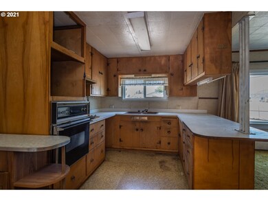 4200 Nonpareil Rd, Sutherlin, OR 97479 - photo 7