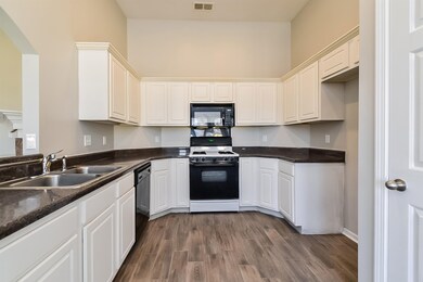 7082 Parkbrook Ln, Cordova, TN 38018 - photo 6