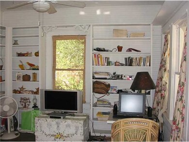 Den/Family/Great Room. Cottage - Interior Family R