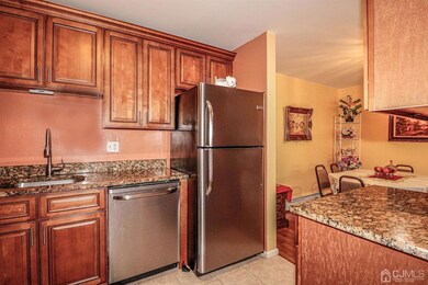 633 Cricket Ln, Woodbridge, NJ 07095 - photo 2