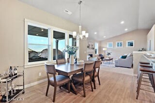 thumbnail_Snowbrush - Dining Room