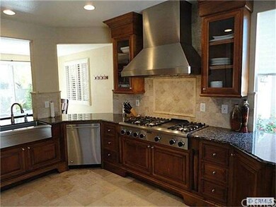 Gourmet Kitchen with high end appliances - Thermad
