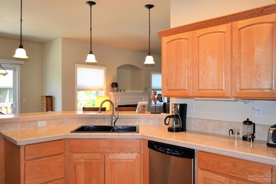 2244 SE Wind Rider Ln, Bend, OR 97702 - photo 5