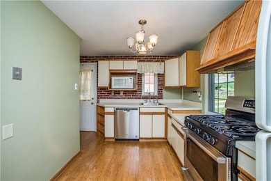 The kitchen is super clean with stainless steel di