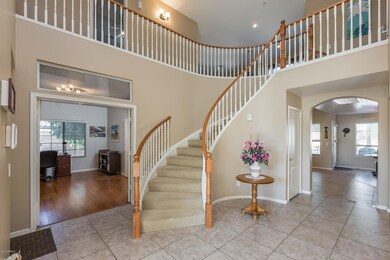 8) FOYER