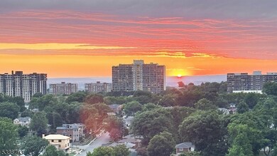 Horizon House unit 1706, Fort Lee, NJ 07024 - photo 2