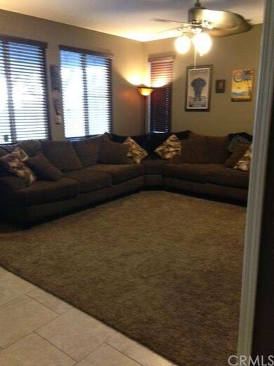Large familiy room with new carpet and upgraded pa