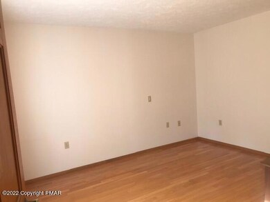 125 Duck Hollow Cir, Stroudsburg, PA 18360 - photo 6