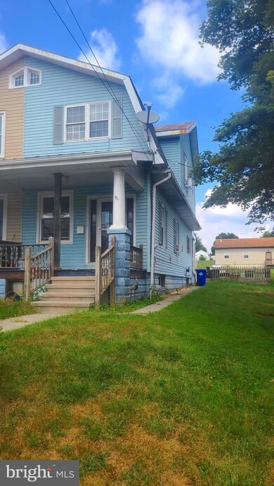 529 W High St, Womelsdorf, PA 19567 - photo 2