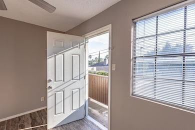 104 Belaire Dr unit 10, Laredo, TX 78041 - photo 4