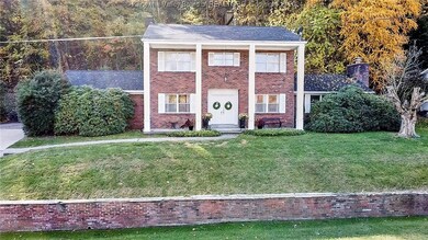 4 BR, 2.5 Ba, LR, FR, DR, Sunroom, Kitchen, Laundr