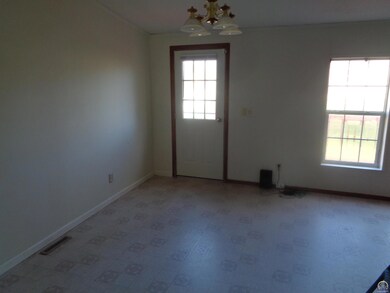 304 SE 44th Pkwy, Topeka, KS 66609 - photo 4
