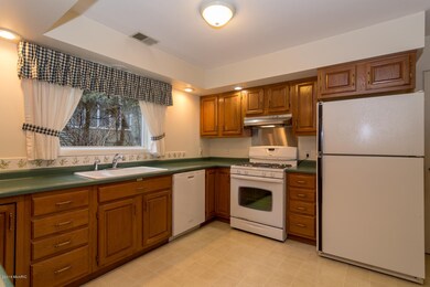 828 Sassafras Ln Niles MI-large-007-5-Sa