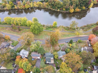 624 S Newton Lake Dr, Collingswood, NJ 08108 - photo 2