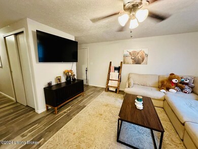 7012 John Paul Ln, Louisville, KY 40229 - photo 4