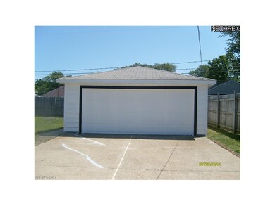 2 CAR GARAGE
