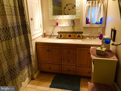 1502 Flanders Ln unit D, Harwood, MD 20776 - photo 2