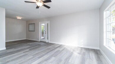 308 W 9th Pl-20
