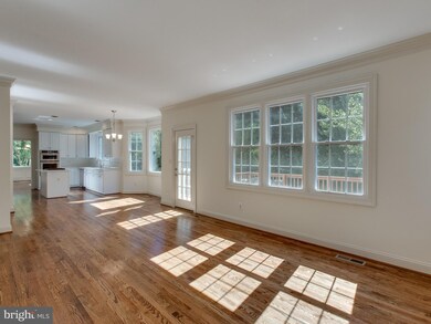 5807 Magnolia Ln, Falls Church, VA 22041 - photo 7