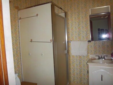 401 4th Ave SE, Jamestown, ND 58401 - photo 4