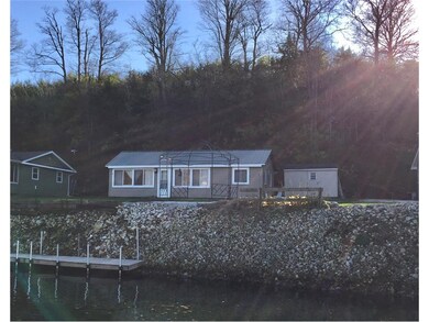 Waterfront Cabin on leased ground