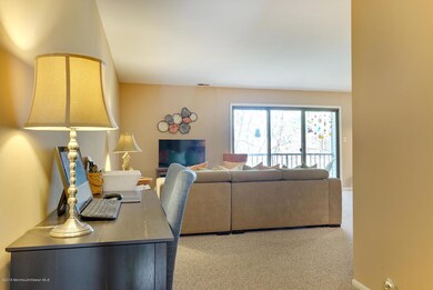 302 Gloucester Ct Matawan NJ-large-006-2