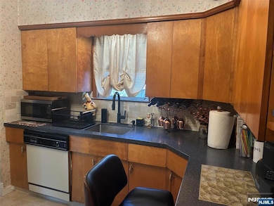 708 Linden Ave, Teaneck, NJ 07666 - photo 7