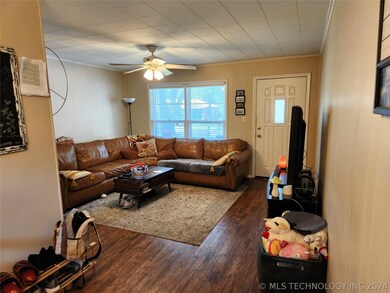 305 N Kentucky St, Pryor, OK 74361 - photo 4