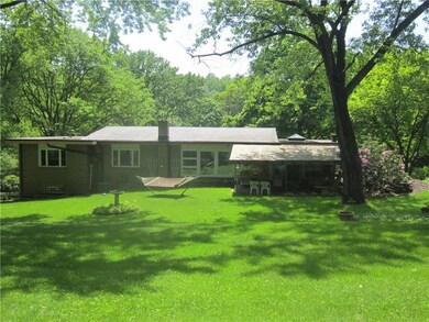 Sweet backyard, great for entertaining! Exterior b