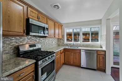 3332 Nevius St, Falls Church, VA 22041 - photo 7