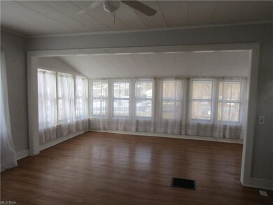 402 W Willowview Dr, Akron, OH 44319 - photo 3