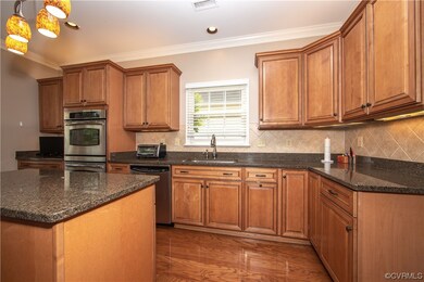SS appliances, granite countertops, recessed light