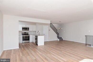 7912 Chapel Cove Dr, Laurel, MD 20707 - photo 2