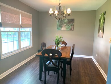 611 Lilac Dr, Algonquin, IL 60102 - photo 2