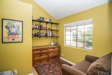 Large enclosed loft with windows makes a great bon