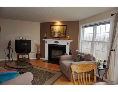 104 Bridle Cross Rd unit 104, Fitchburg, MA 01420 - photo 4
