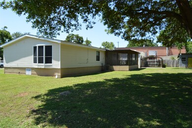 1308 Smith St, Waller, TX 77484 - photo 4