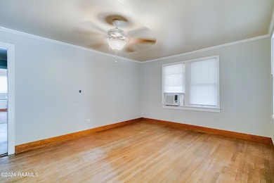 5-web-or-mls-106 Sylvia St-1