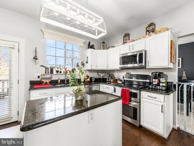 17023 Cass Brook Ln, Woodbridge, VA 22191 - photo 3