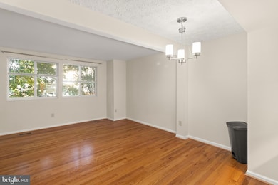 8560 Koluder Ct, Lorton, VA 22079 - photo 5