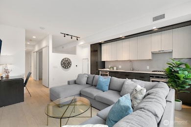 Gridiron unit 713, Seattle, WA 98104 - photo 2