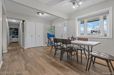 29633 Maplewood St, Garden City, MI 48135 - photo 5