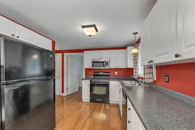 19 Dixon Dr, Litchfield, NH 03052 - photo 6