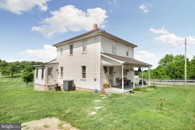 1418 Fairfax St, Berkeley Springs, WV 25411 - photo 3