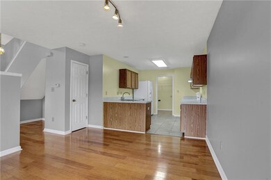 645 Cembra Dr, Greenwood, IN 46143 - photo 6